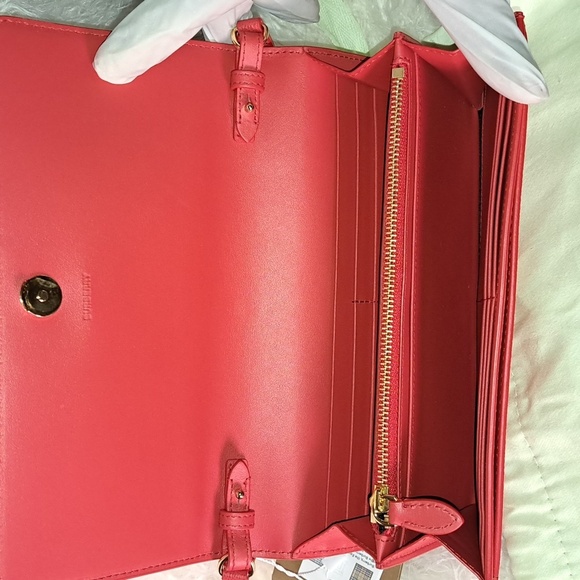 Burberry Hampshire Crossbody Embossed Logo NWTs - Picture 9 of 10